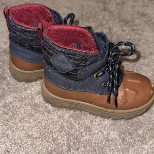 🏷️ 5 for $25 🏷️ Carter’s boys boots size 7 toddler